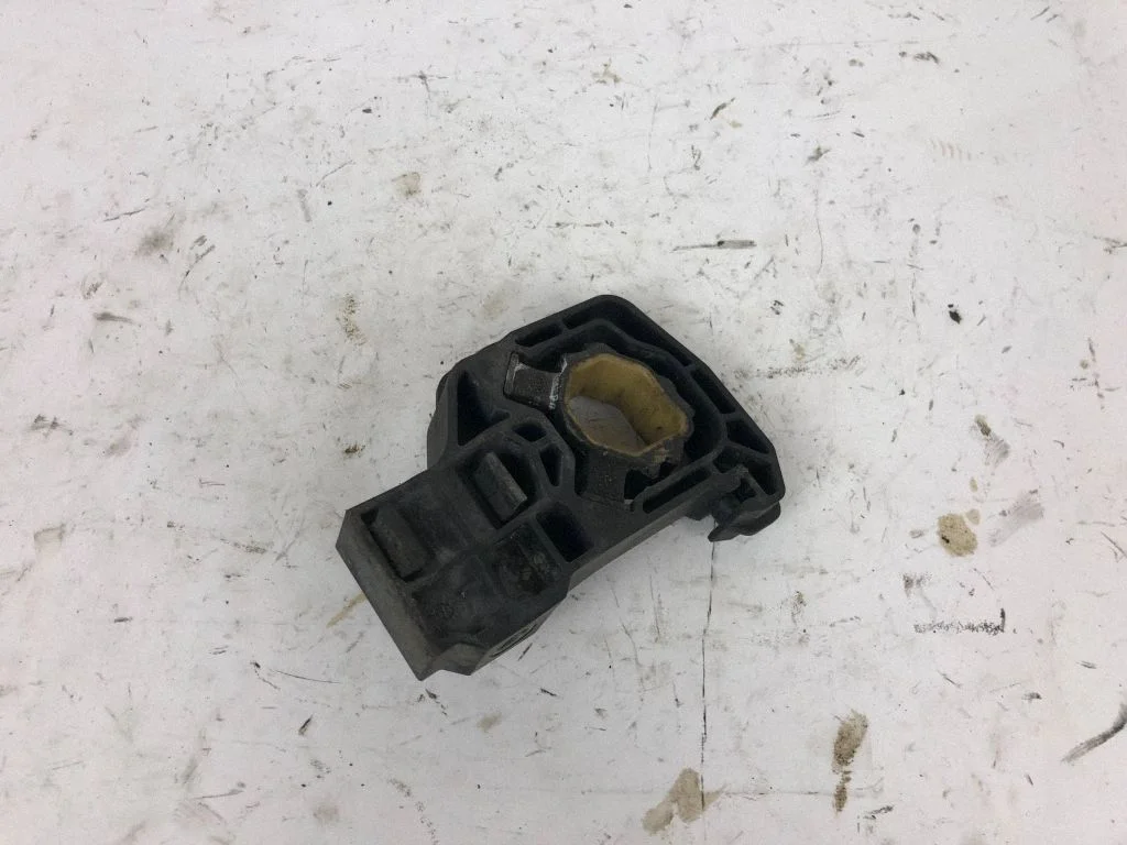 Radiator mount bracket 7575247