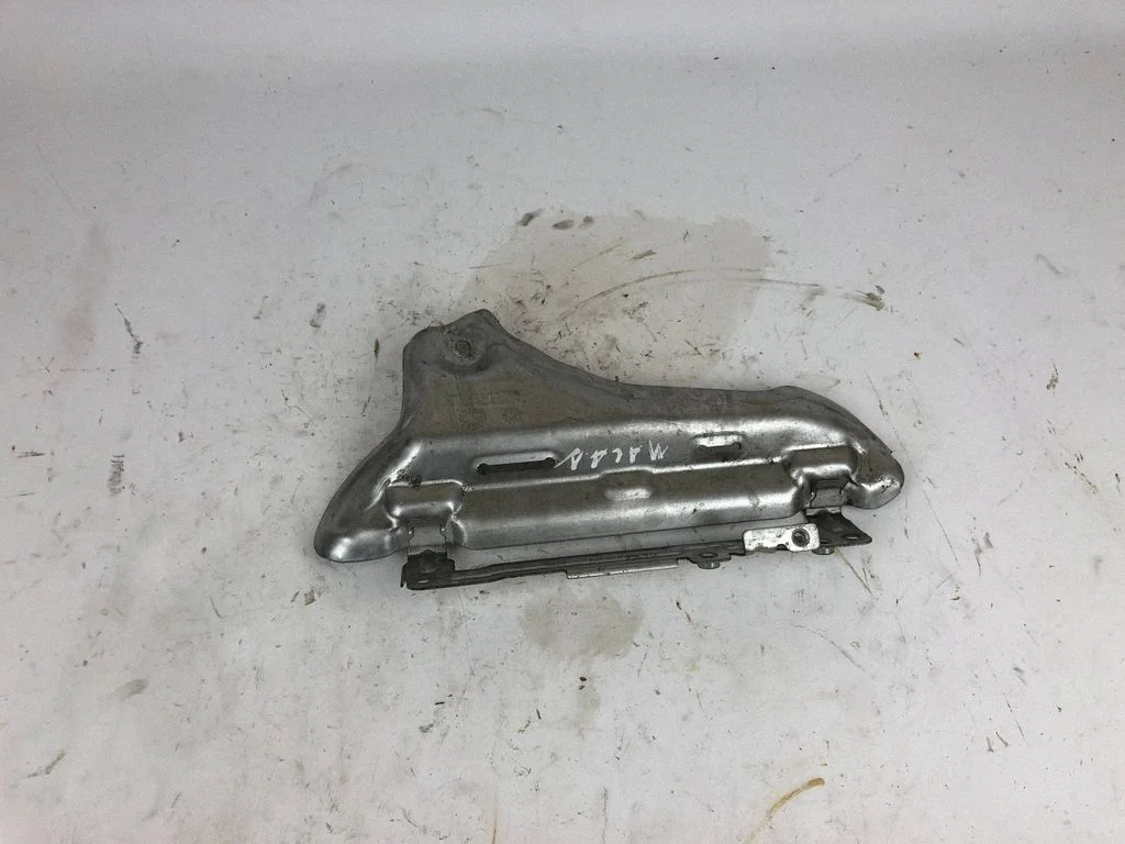 Heat shield in engine bay 94611133830