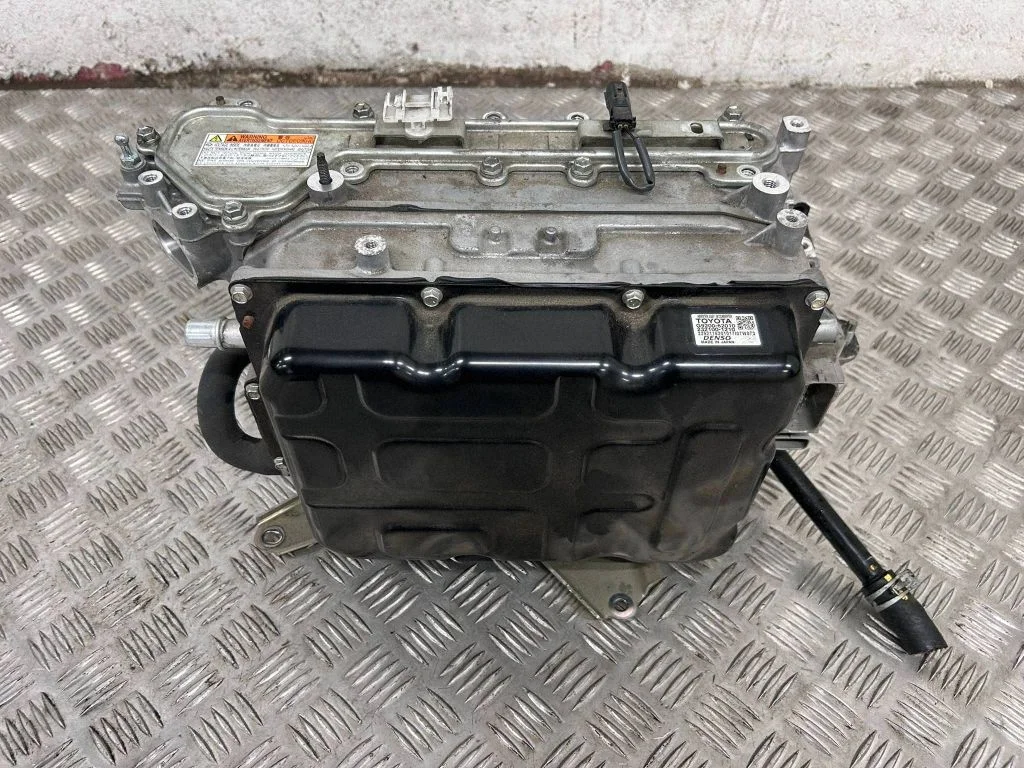 Inverteris (įtampos keitiklis)