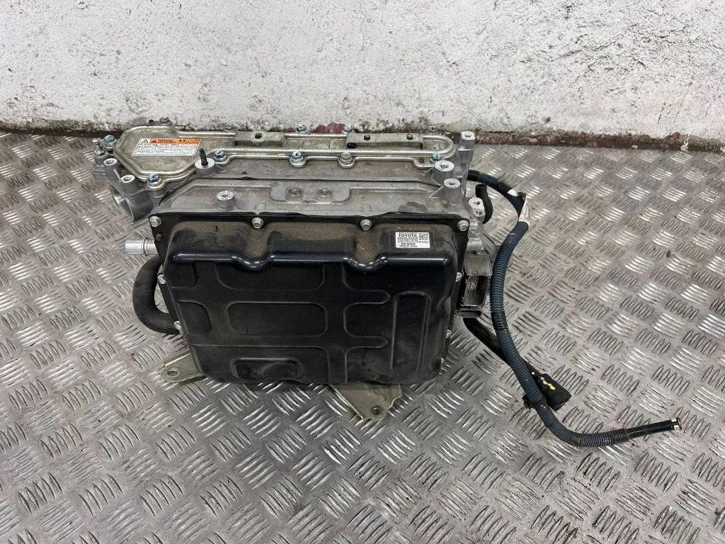 Inverteris (įtampos keitiklis)