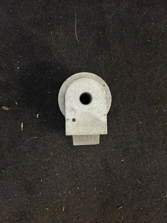 Rear differential mounting bracket A2043500215