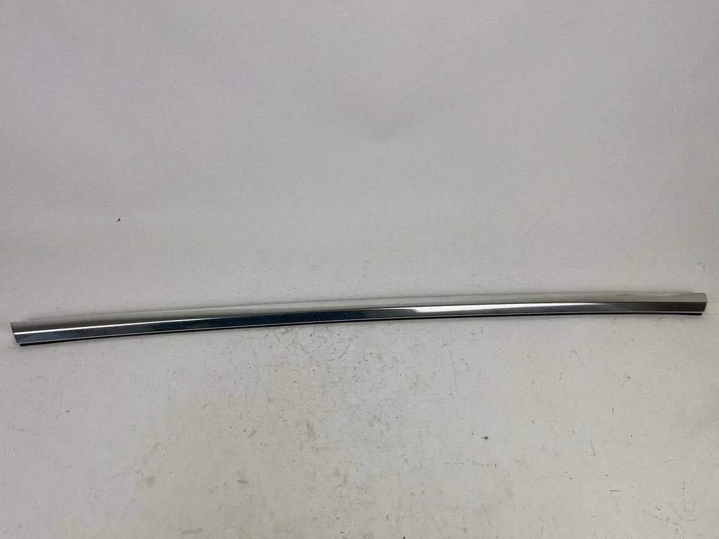 Front door glass trim molding 108074800G