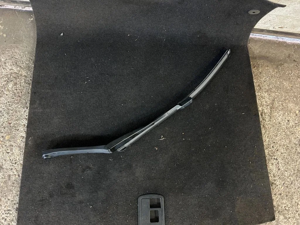 Front wiper blade arm A2128201544