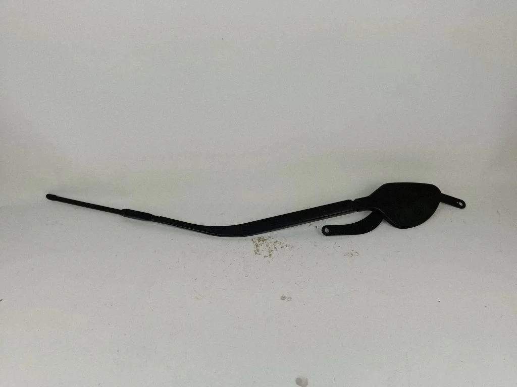 Front wiper blade arm