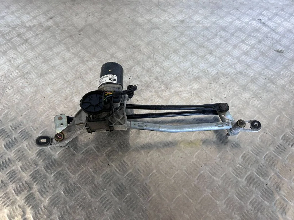 Front wiper linkage and motor 670007561