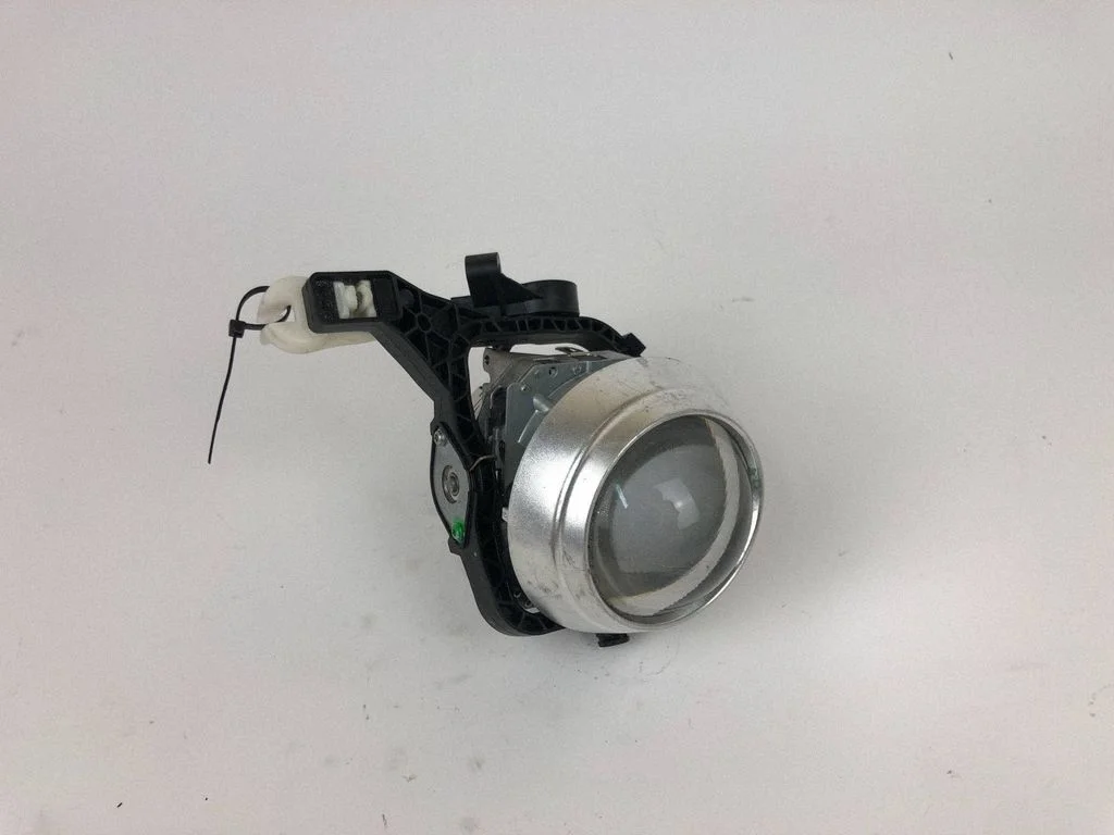 Priekinio žibinto detalė