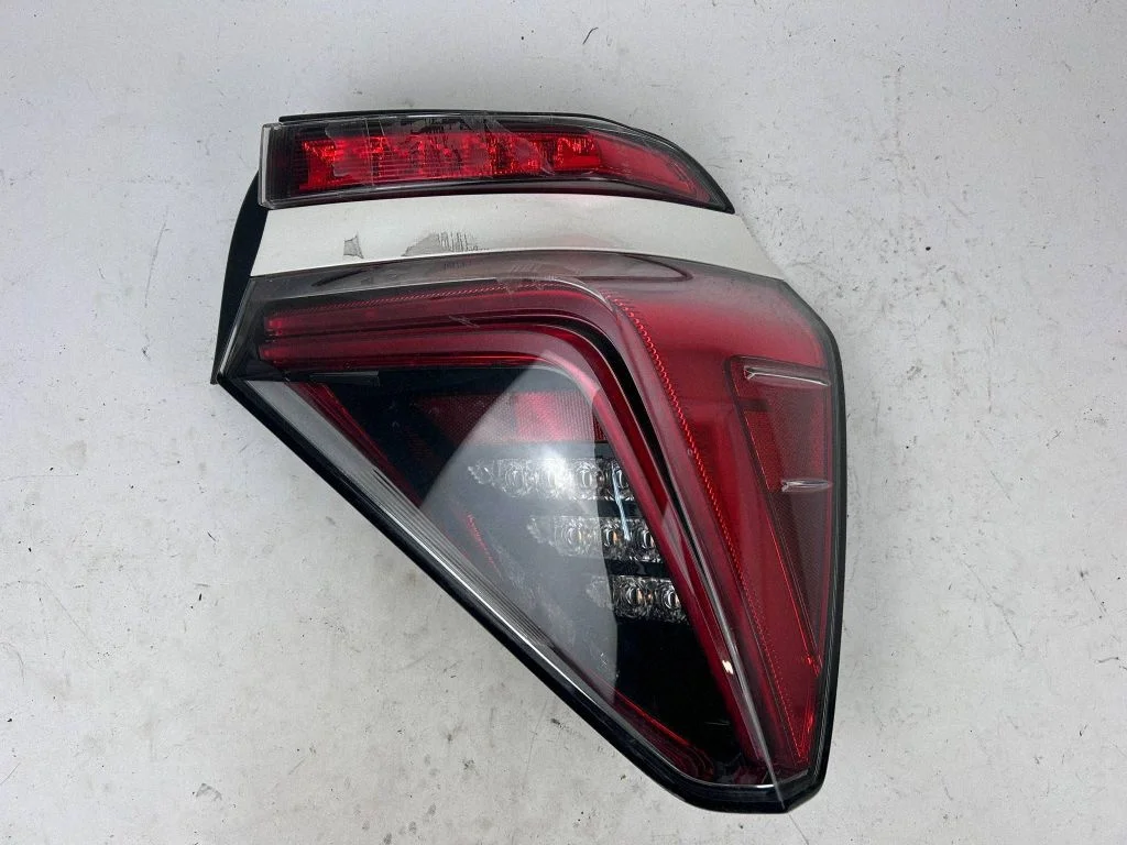 Rear/tail lights – right