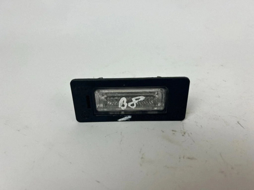 Number plate light – Audi Q5 SQ5 8R (2008-2017)
