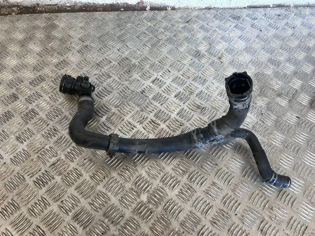 Engine coolant pipe/hose