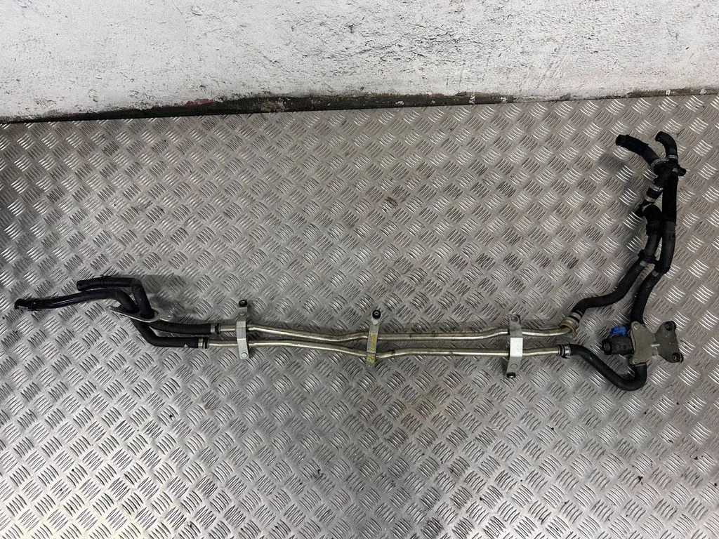 Engine coolant pipe/hose