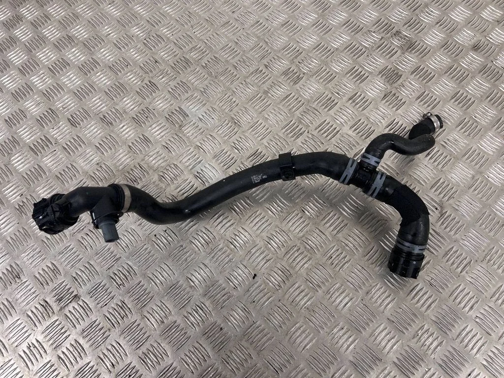 Engine coolant pipe/hose