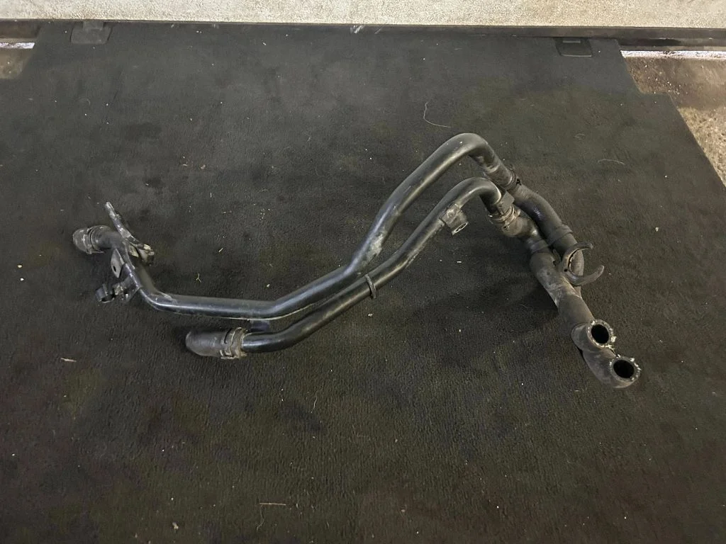 Engine coolant pipe/hose