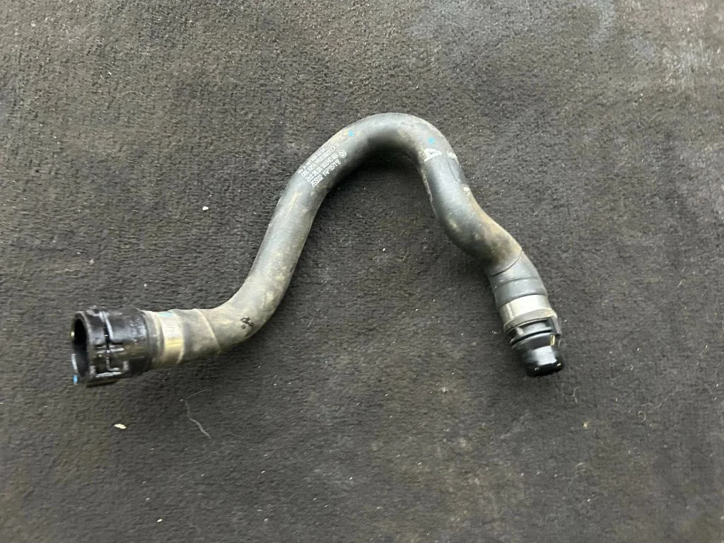 Engine coolant pipe/hose A1678300204