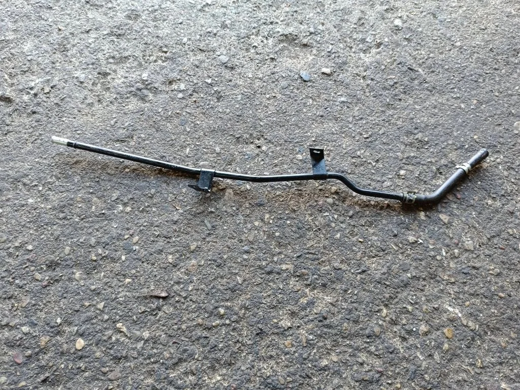 Engine coolant pipe/hose