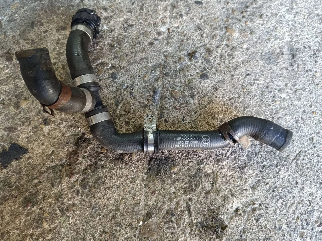 Engine coolant pipe/hose 8R0121086B