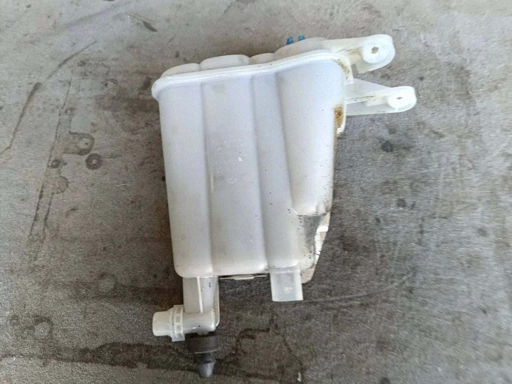 Coolant expansion tank/reservoir 8K0121405B
