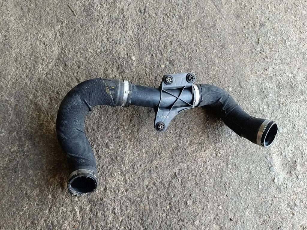 Intercooler hose/pipe 8K0145673
