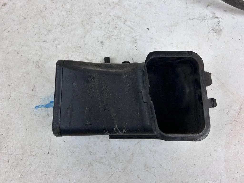 Air intake duct part 7577471