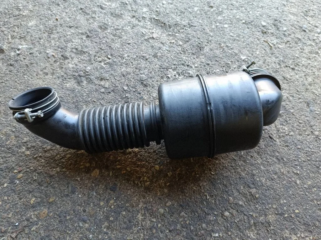Air intake hose/pipe 1788077010