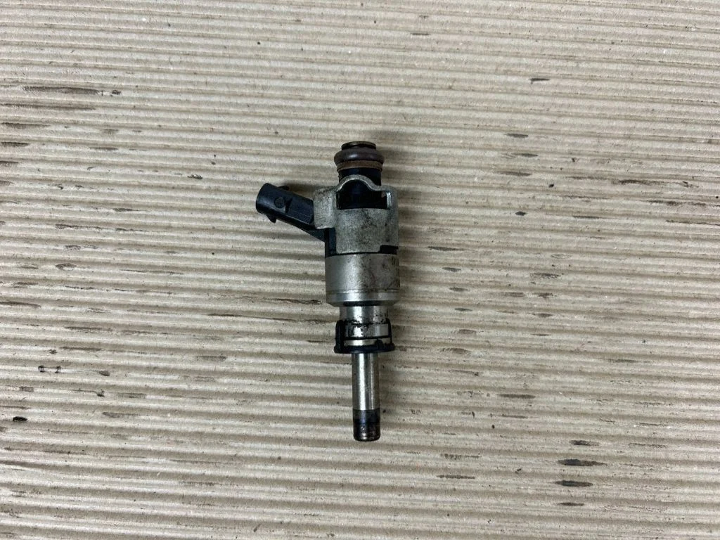 Fuel injector 104390520