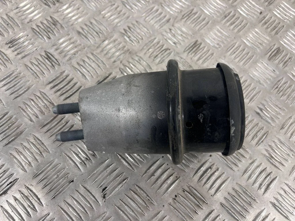 Engine mount bracket