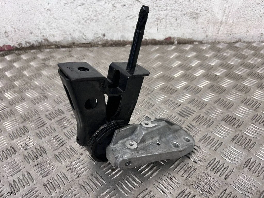 Engine mount bracket – left