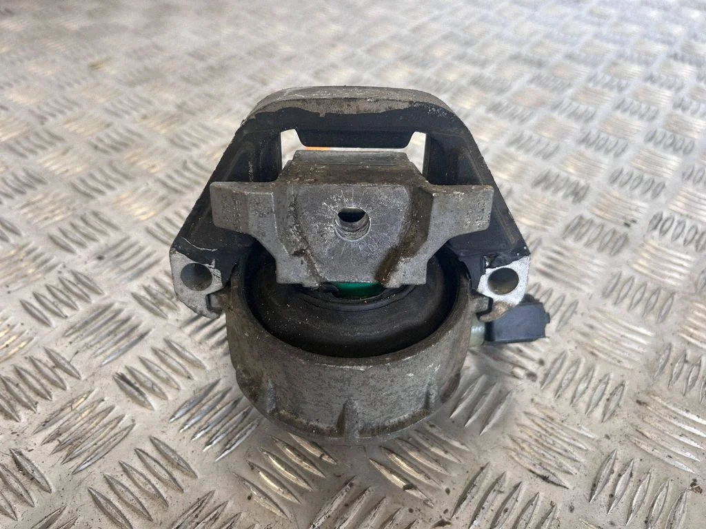 Engine mount bracket