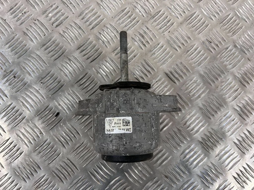 Engine mount bracket