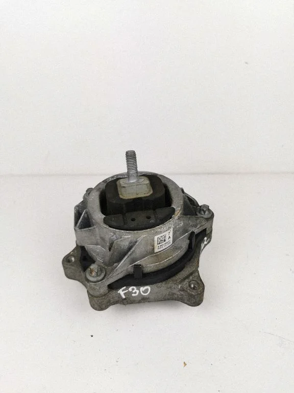 Engine mount bracket 6865469
