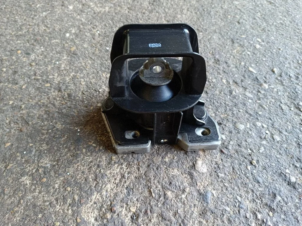 Engine mount bracket G236162010
