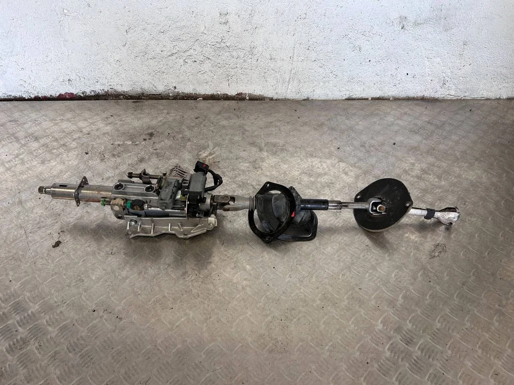 Steering wheel axle 06700387800
