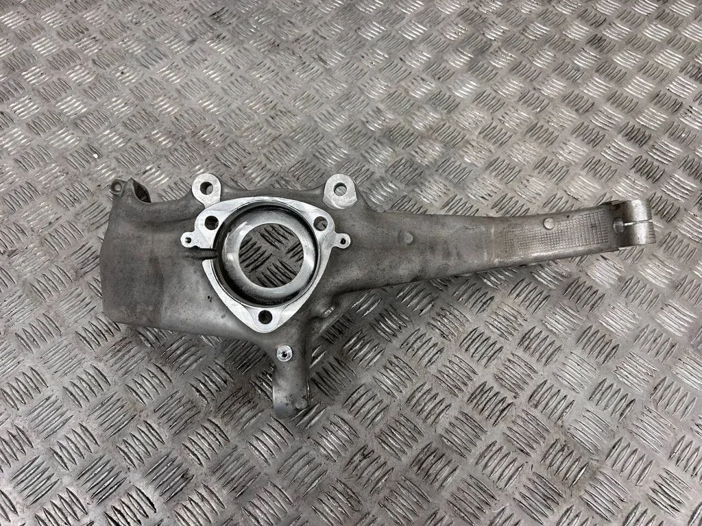 Front wheel hub – Tesla Model S (2012-)