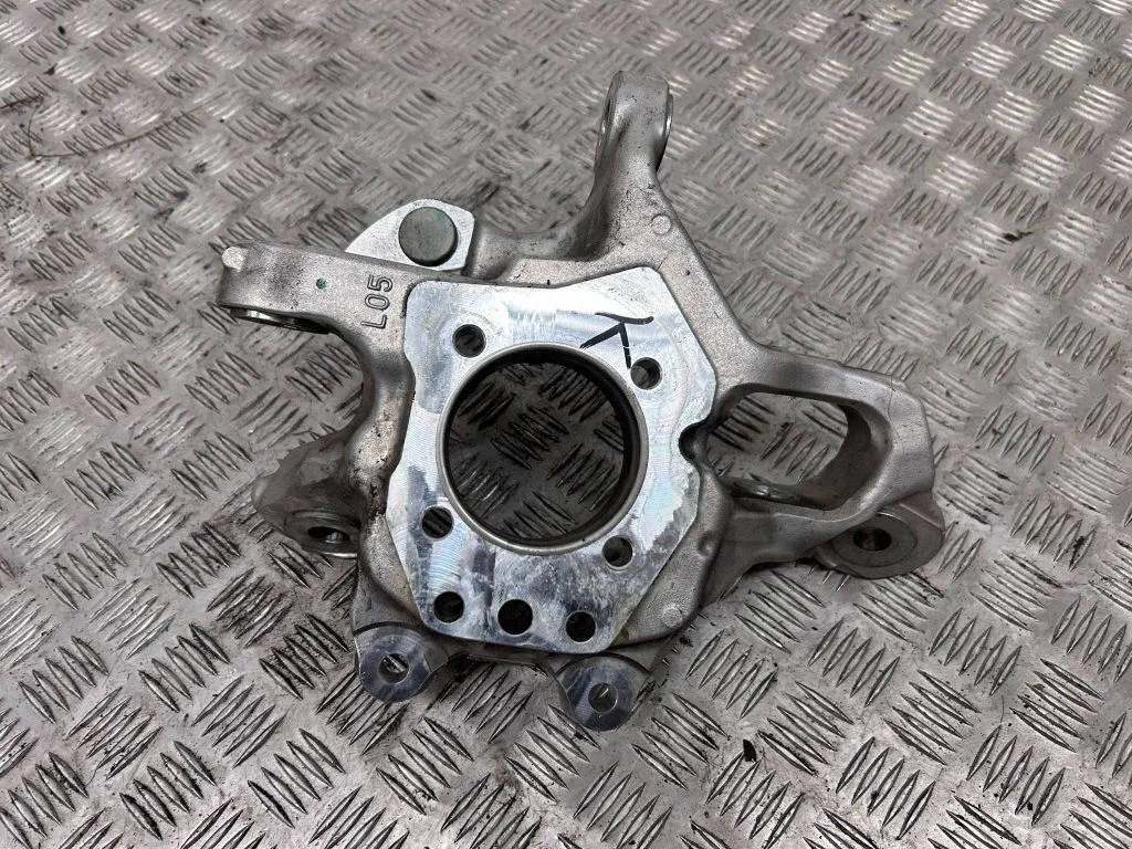 Rear wheel hub – left