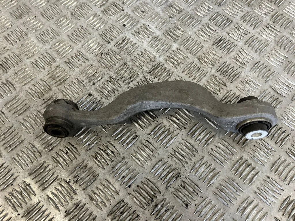 Rear upper control arm/wishbone – right