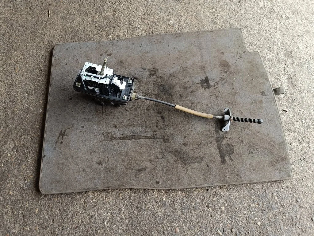 Pavarų perjungimo mechanizmas (kulisa)