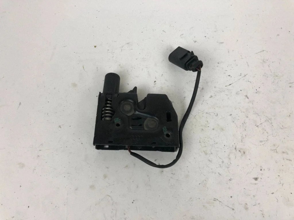 Engine bonnet/hood lock/catch
