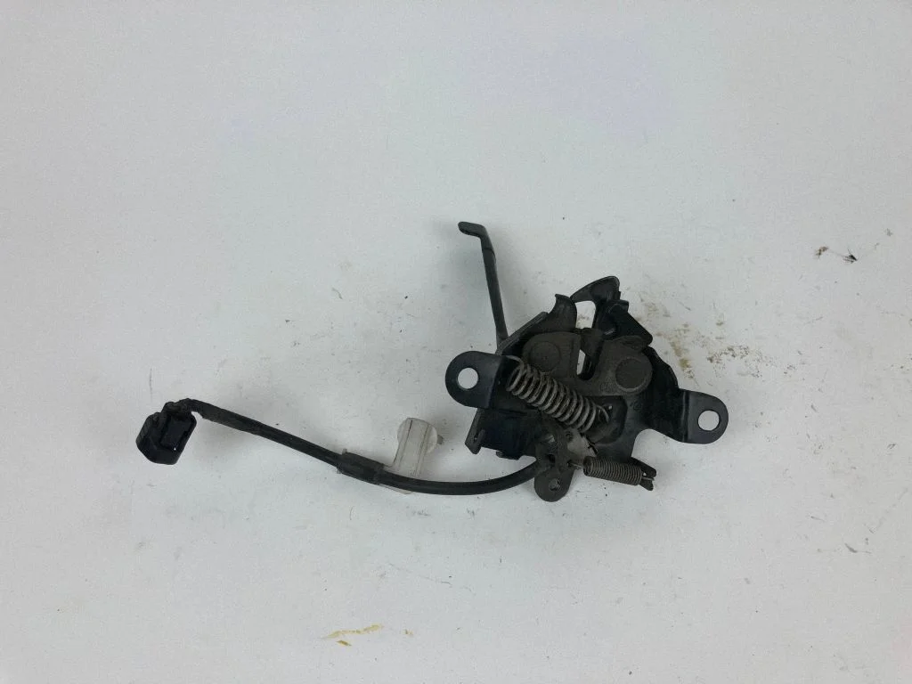 Engine bonnet/hood lock/catch
