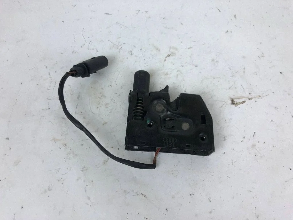 Engine bonnet/hood lock/catch