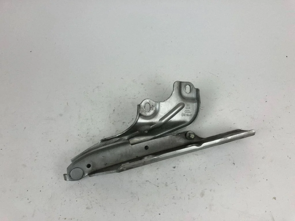 Engine bonnet/hood hinges 4G88233C2D
