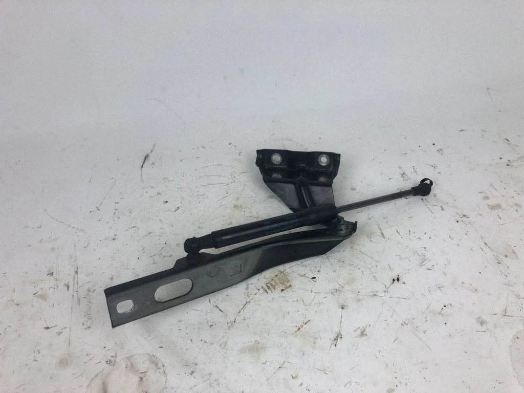 Engine bonnet/hood hinges 8R0823302A