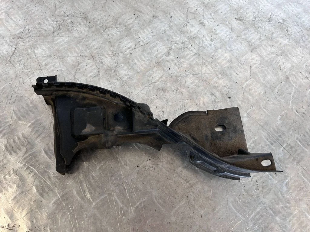 Wiper trim 7329401