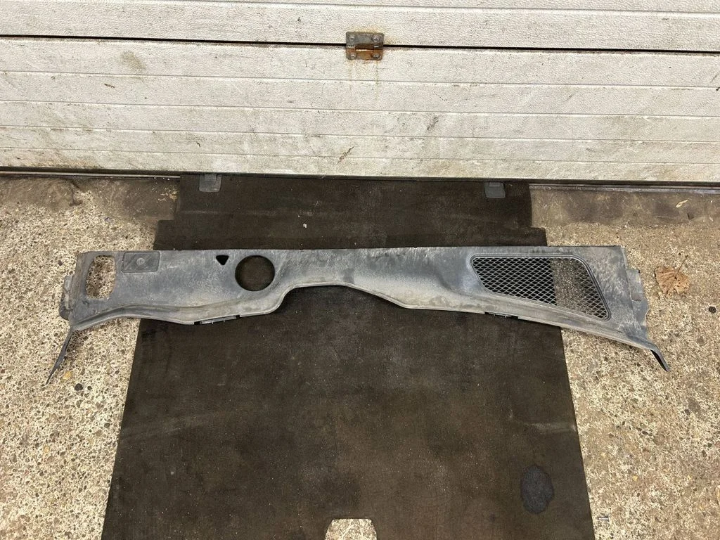 Wiper trim 95B819447B