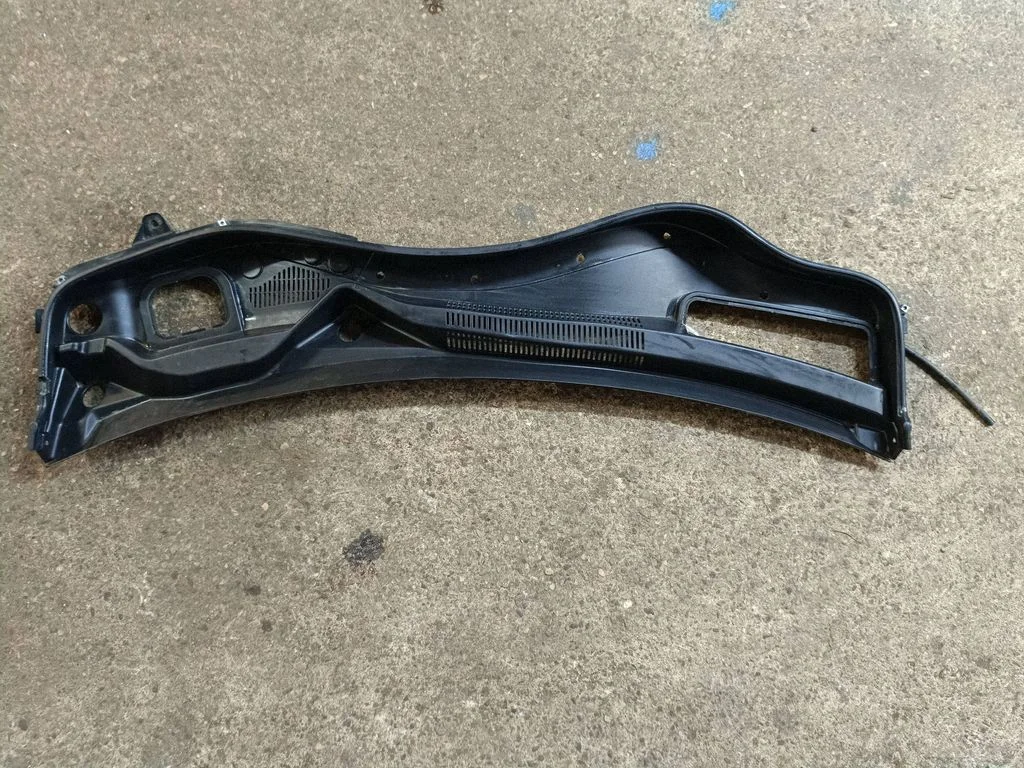Wiper trim 670040250