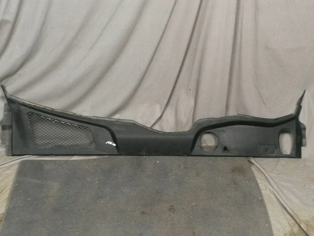 Wiper trim 95B819447C