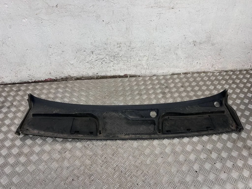 Wiper trim 80B819403