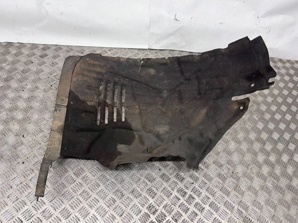 Front wheel arch liner splash guards 4M0807547D