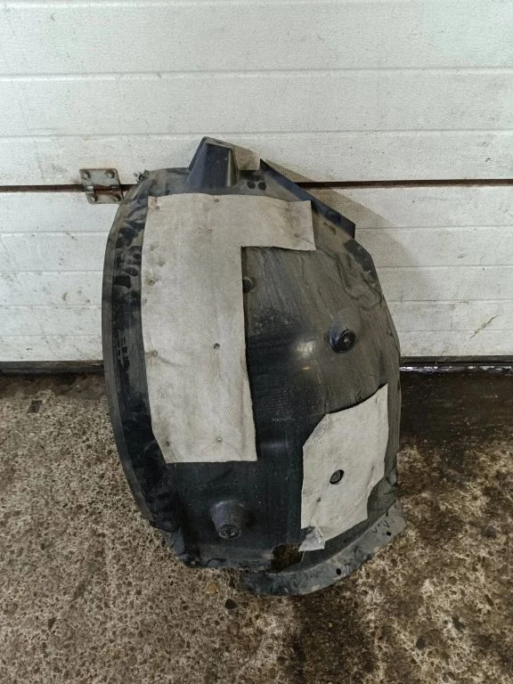 Front wheel arch liner splash guards A1676901809