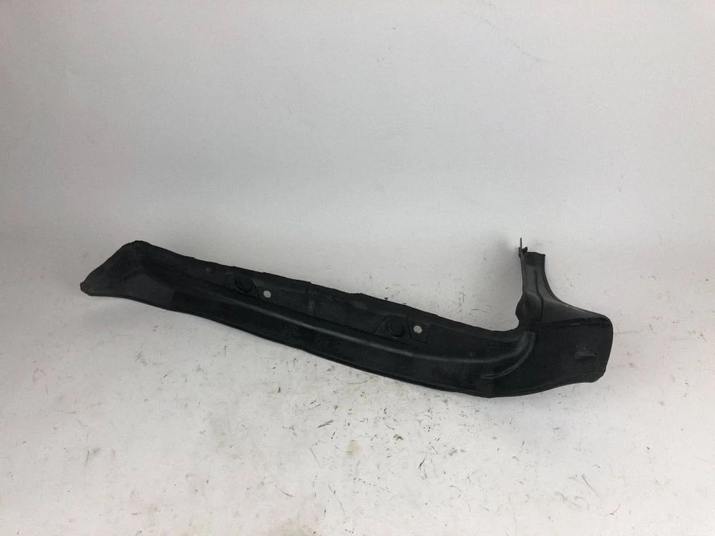 Front wheel arch liner splash guards 8T0821112A