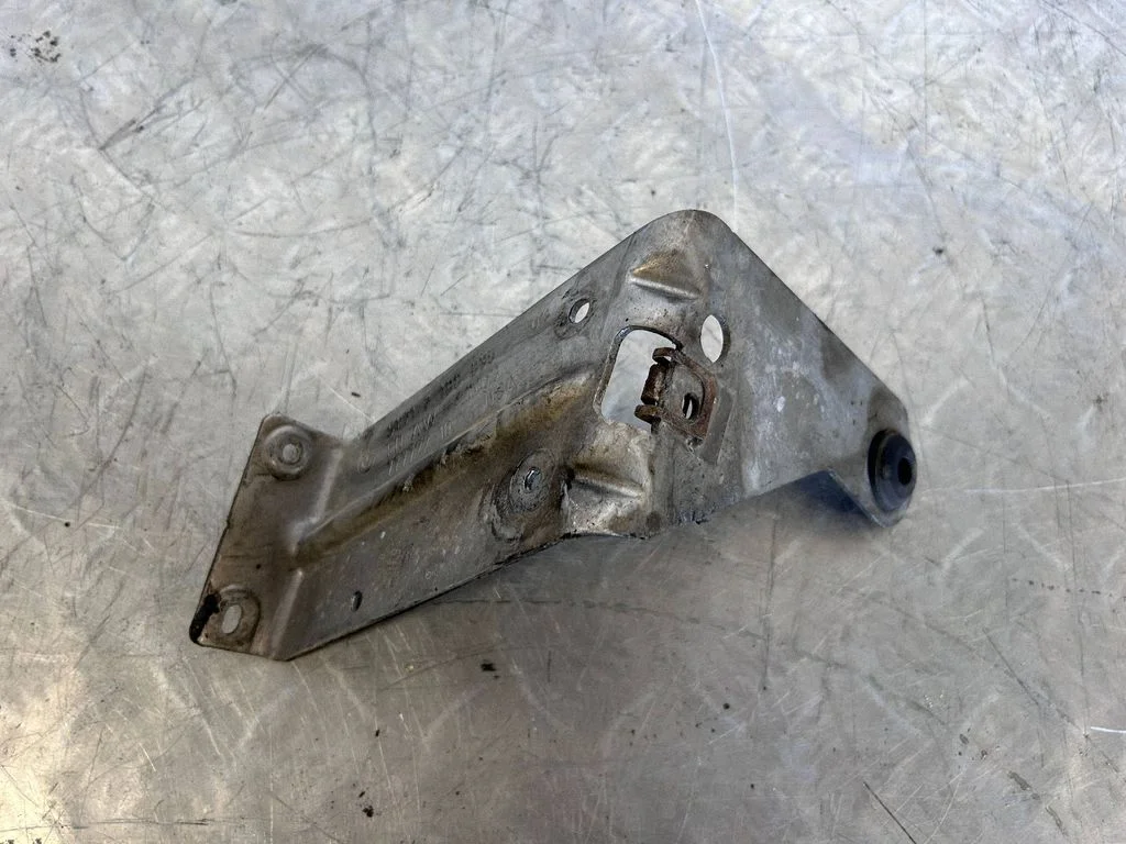 Fender mounting bracket – BMW X5 E70 (2006-2013)