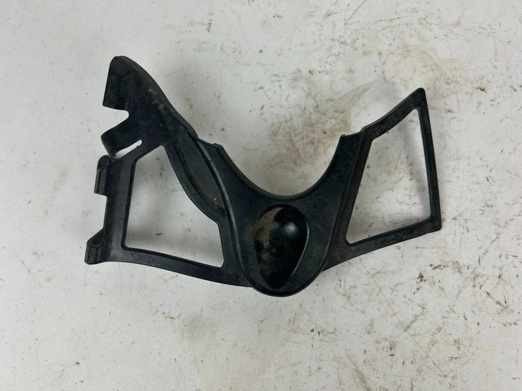 Fender mounting bracket 7142323
